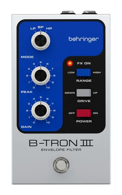Behringer B-Tron III Envelope Filter, footswitch z bliska