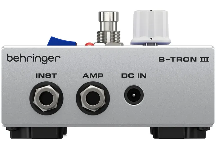 Behringer B-Tron III Envelope Filter, footswitch z bliska