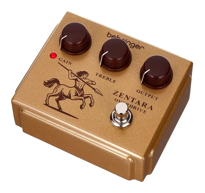 Behringer Zentara Overdrive ujęta od przodu na neutralnym tle