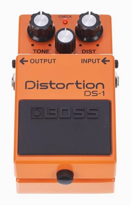 Boss DS-1 Distortion, złącza z tyłu urządzenia