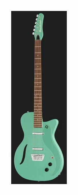 Danelectro 56 Vintage Baritone Black widziana od przodu