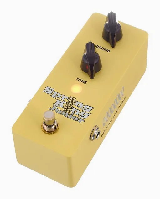 Danelectro SKJ-1 Spring King Junior, złącza z tyłu urządzenia