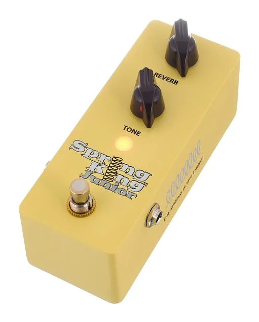 Danelectro SKJ-1 Spring King Junior ujęta od przodu na neutralnym tle