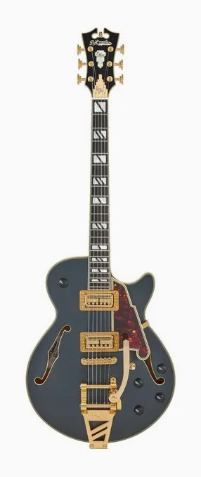 DAngelico Deluxe Bobby Weir 3 MS ujęta od przodu na neutralnym tle