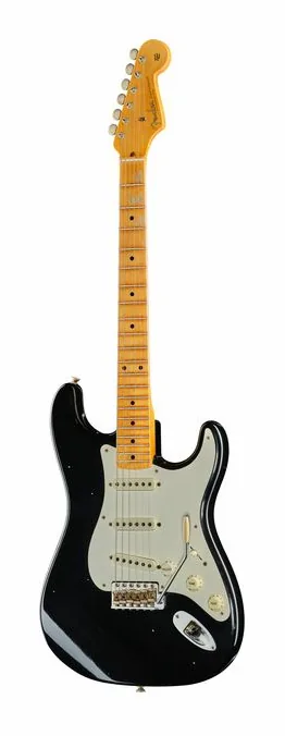 Fender 56 Strat Relic Aged Black LTD sfotografowana frontalnie