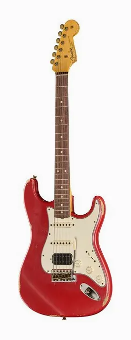 Fender 61 Strat DAR Relic HSS MBAH ujęta od przodu na neutralnym tle