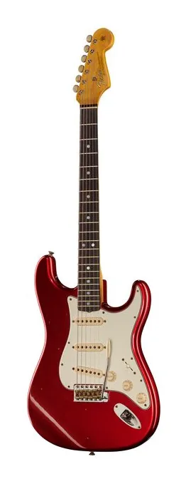 Fender 65 Strat CAR Journeyman Relic ujęta od przodu na neutralnym tle