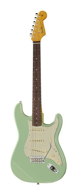Fender AV II 61 Strat RW SFG sfotografowana frontalnie