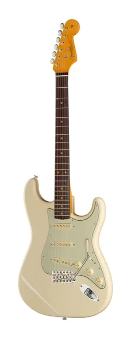 Fender AV II 61 STRAT RW OWT sfotografowana frontalnie