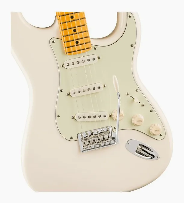 Fender LTD Pro Clsc Silent Strat 3CSB sfotografowana frontalnie
