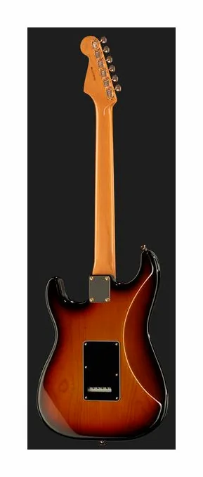 Fender Stevie Ray Vaughan Strat Relic ujęta od przodu na neutralnym tle