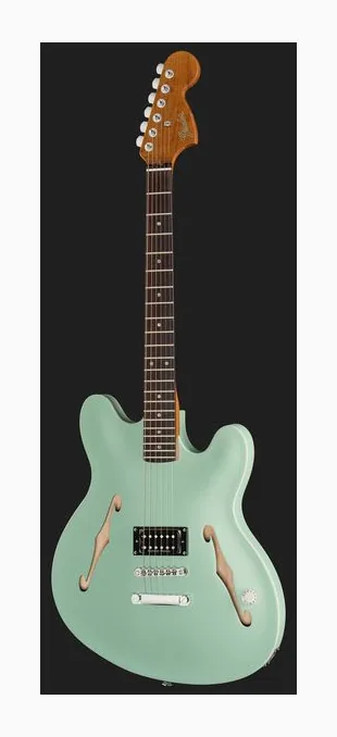 Fender Tom Delonge Starcaster SSP RF ujęta od przodu na neutralnym tle