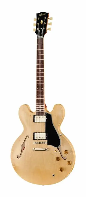 Gibson ES-335 Dot Watermelon sfotografowana frontalnie