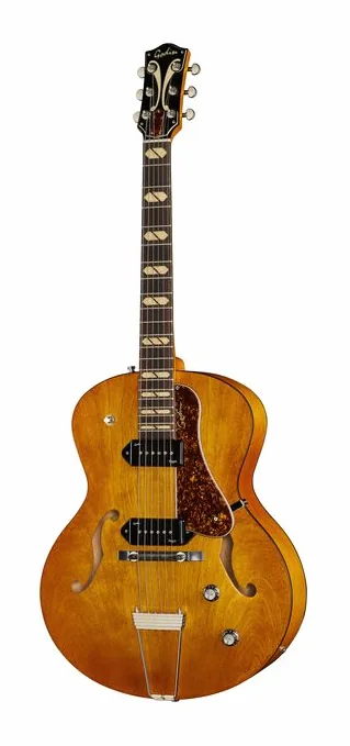 Godin 5th Ave Jumbo P90 Harvest Gold ujęta od przodu na neutralnym tle