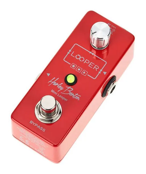 Harley Benton Mini Looper, footswitch z bliska