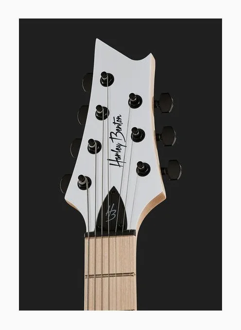 Harley Benton R-457MN WH MultiScale w/Case ujęta od przodu na neutralnym tle