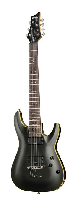 Schecter Demon 7-Satin Black ujęta od przodu na neutralnym tle