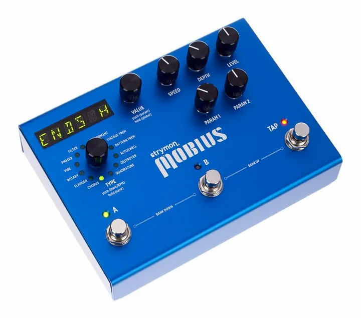 Strymon Mobius, footswitch z bliska