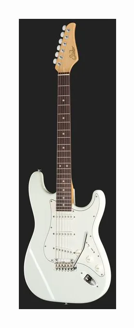Suhr Classic S Studio LE Bengal ujęta od przodu na neutralnym tle