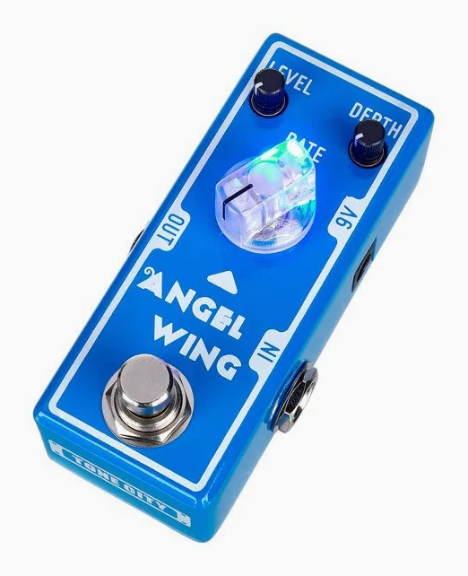 Tone City Angel Wing - Chorus, footswitch z bliska