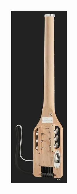 Traveler Guitar Electric Ultra Light Black ujęta od przodu na neutralnym tle