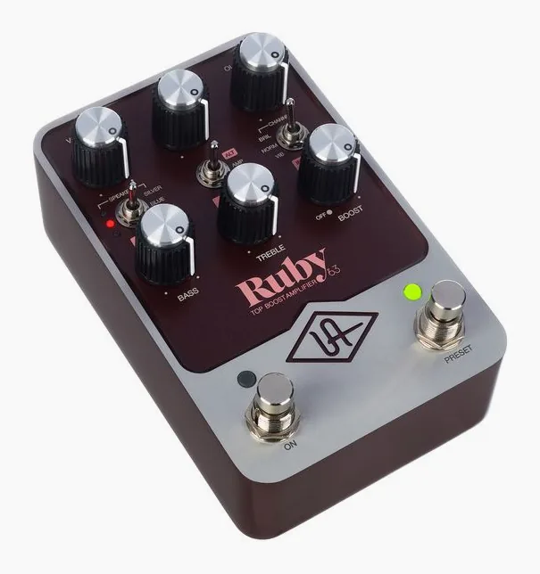 Universal Audio UAFX Ruby '63, footswitch z bliska