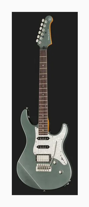 Yamaha Pacifica 612VIIX Vintage White ujęta od przodu na neutralnym tle